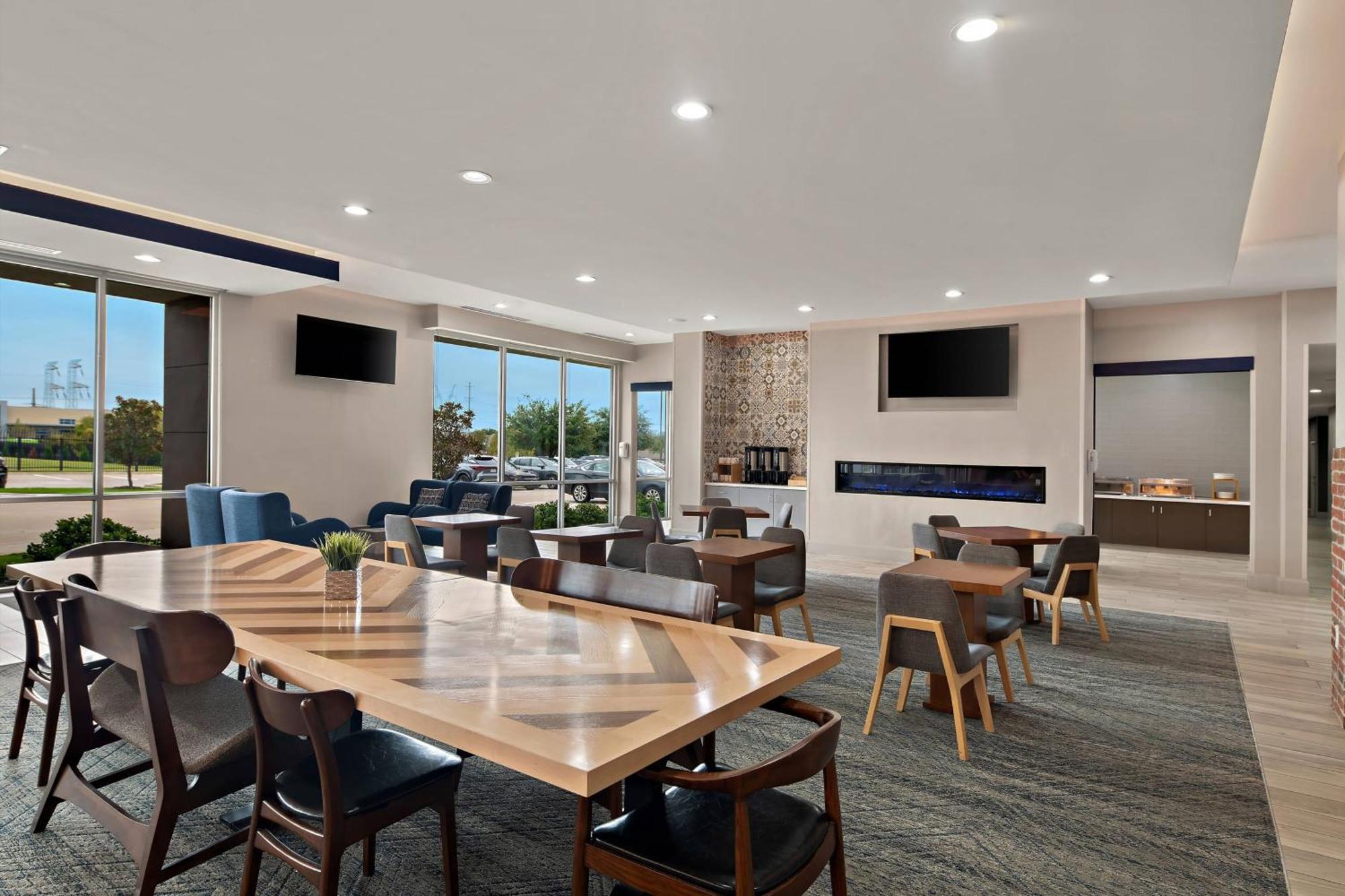 Hotel Four Points By Sheraton 3*